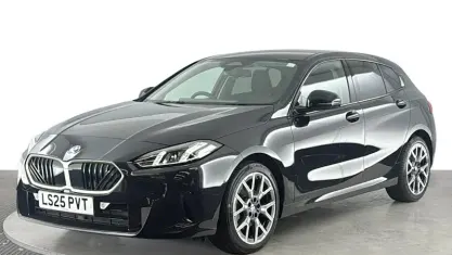 Begagnad BMW 120 Sport Line 170 HK (125 kW) 2025 Svart Halvkombi