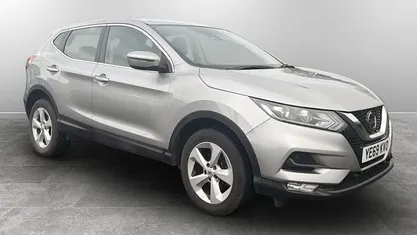 Used Nissan Qashqai Acenta Premium 140 HP (102 kW) 2019 Blade silver SUV