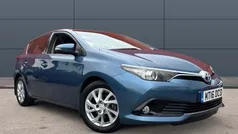 Blue Used 2016 Toyota Auris Hatchback | £7,243 (Fair price)