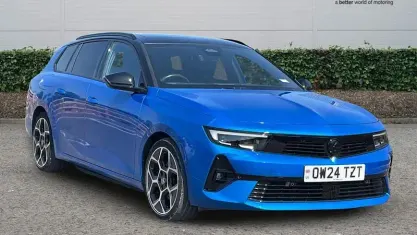 Used Vauxhall Astra Ultimate 131 HP (96 kW) 2024 Blue Estate