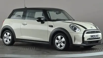 Używany Mini Cooper Comfort 136 KM (100 kW) 2021 Biały Hatchback