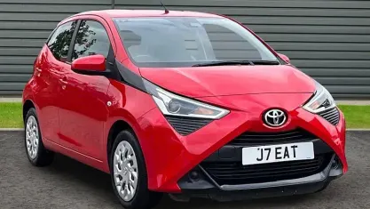 Used Toyota Aygo X-play 72 HP (52 kW) 2021 Red Hatchback