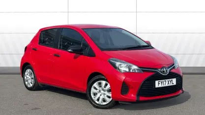 Used Toyota Yaris Active 69 HP (50 kW) 2016 Red Hatchback