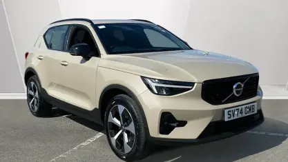Used Volvo XC40 Plus 197 HP (144 kW) 2025 Gold SUV
