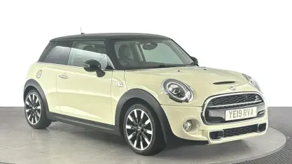 Used Mini Cooper S Exclusive 192 HP (141 kW) 2019 White Hatchback