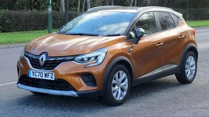 Orange/black Used 2020 Renault Captur Iconic SUV | £9,995 (Fair price)