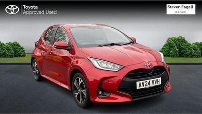 Begagnad Toyota Yaris Hybrid Design 116 HK (85 kW) 2026 Halvkombi
