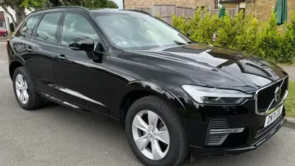 Used Volvo XC60 Momentum 250 HP (183 kW) 2021 Black SUV