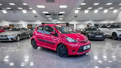 Used Toyota Aygo 68 HP (50 kW) 2014 Red Hatchback