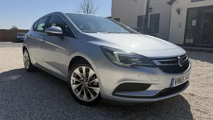 Begagnad Vauxhall Astra 110 HK (80 kW) 2017 Halvkombi