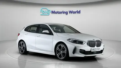Begagnad BMW 118 M Sport 136 HK (100 kW) 2023 Vit Halvkombi