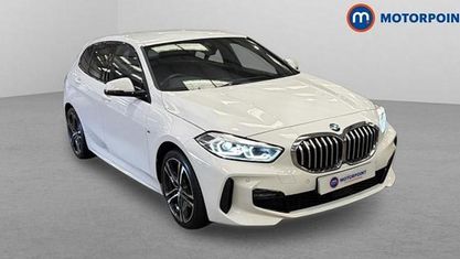 Używany BMW 118 M Sport 136 KM (100 kW) 2023 Biały Hatchback