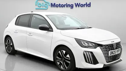 Używany Peugeot 208 Allure 101 KM (74 kW) 2025 Biały Hatchback