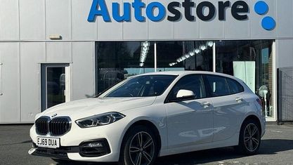 Begagnad BMW 118 Sport Line 140 HK (102 kW) 2020 Halvkombi