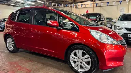 Used Honda Jazz ES 99 HP (72 kW) 2015 Red Hatchback