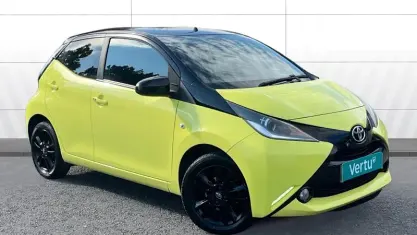 Used Toyota Aygo X-cite 69 HP (50 kW) 2016 Yellow Hatchback