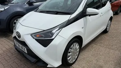 Used Toyota Aygo X-play 72 HP (52 kW) 2020 Hatchback