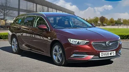 Used Vauxhall Insignia 110 HP (80 kW) 2018 Red Estate