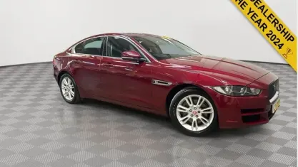 Used Jaguar XE Prestige 200 HP (147 kW) 2017 Red Sedan