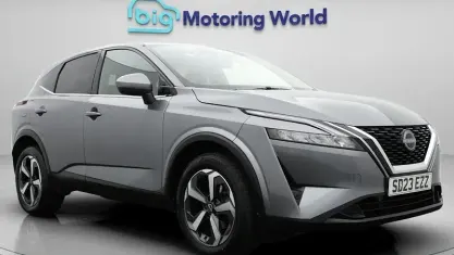 Begagnad Nissan Qashqai N-Connecta 140 HK (102 kW) 2023 Grå SUV