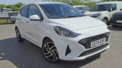 Used Hyundai i10 Premium 83 HP (61 kW) 2025 White Hatchback