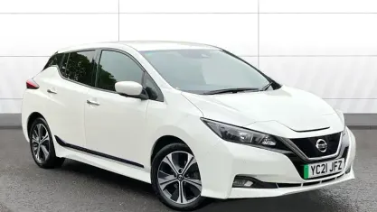 Begagnad Nissan Leaf N-Connecta 110 kW (150 HK) 2021 Halvkombi