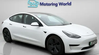 White Used 2021 Tesla Model 3 Standard Range Plus Sedan | £15,000 (Fair price)