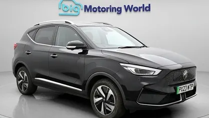 Begagnad MG ZS Trophy 114 kW (156 HK) 2023 Svart SUV