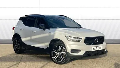 White Used 2021 Volvo XC40 R-Design SUV | £22,270 (Fair price)