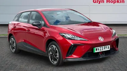 Używany MG MG4 EV SE 150 kW (204 KM) 2023 Czerwony Hatchback