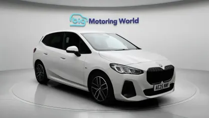 Begagnad BMW 220 M Sport 156 HK (114 kW) 2025 Vit Halvkombi