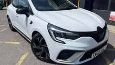 Solid glacier white Used 2022 Renault Clio V Engineered Hatchback | £17,000 (Fair price)