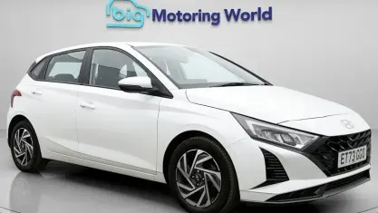 Used Hyundai i20 Advanced 101 HP (74 kW) 2024 White Hatchback