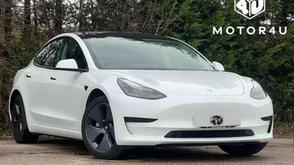White Used 2022 Tesla Model 3 RWD Sedan | £15,990 (Fair price)
