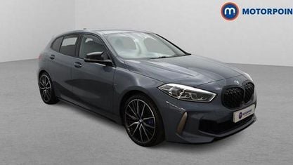 Begagnad BMW M135 306 HK (225 kW) 2023 Grå Halvkombi