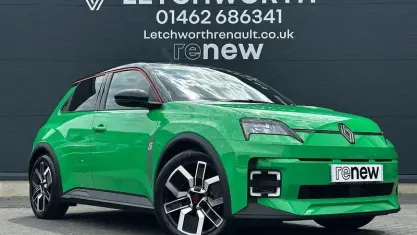Used Renault 5 E-Tech Urban 89 kW (122 HP) 2025 Green Hatchback