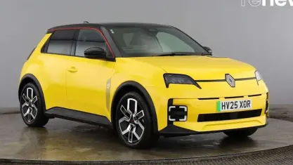 Used Renault 5 E-Tech Komfort 110 kW (150 HP) 2025 Hatchback