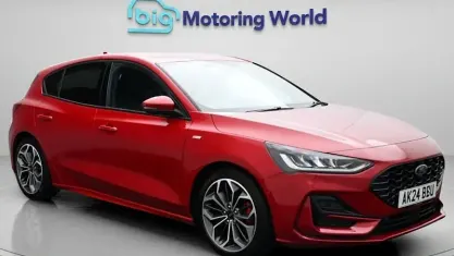 Second-hand Ford Focus ST-Line X 125 CP (91 kW) 2024 Roșu Hatchback