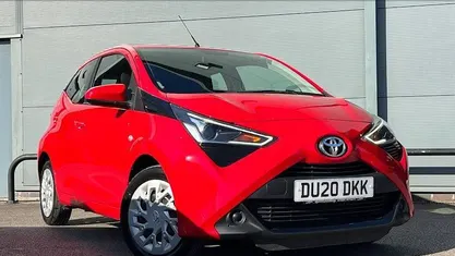 Used Toyota Aygo X-play 72 HP (52 kW) 2020 Hatchback