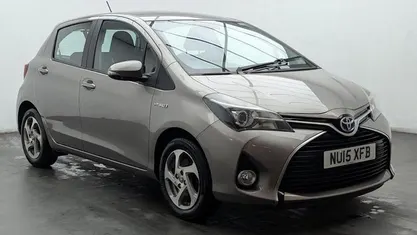 Used Toyota Yaris Hybrid 101 HP (74 kW) 2015 Hatchback