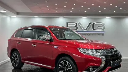 Used Mitsubishi Outlander P-HEV 203 HP (149 kW) 2016 Red Estate