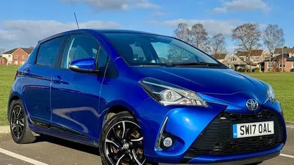 Used Toyota Yaris Design 111 HP (81 kW) 2017 Blue Hatchback