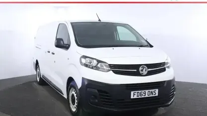 Begagnad Vauxhall Vivaro Edition 120 HK (88 kW) 2021 Minibuss
