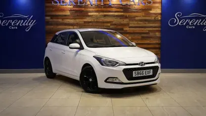 Used Hyundai i20 SE 84 HP (61 kW) 2016 White Hatchback