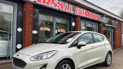 Used Ford Fiesta Zetec 86 HP (63 kW) 2019 White Hatchback