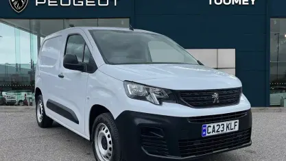 Usado Peugeot Partner Premium 102 CV (75 kW) 2023 Blanco Monovolumen