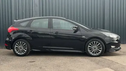 Used Ford Focus ST-Line 140 HP (102 kW) 2017 Black Hatchback