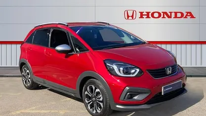 Begagnad Honda Jazz Hybrid 109 HK (80 kW) 2023 Röd Halvkombi