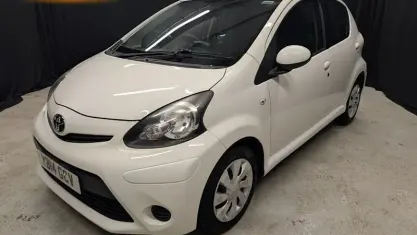 Used Toyota Aygo 68 HP (50 kW) 2014 White Hatchback