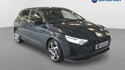 Usado Hyundai i20 Ultimate 101 CV (74 kW) 2025 Gris Utilitario